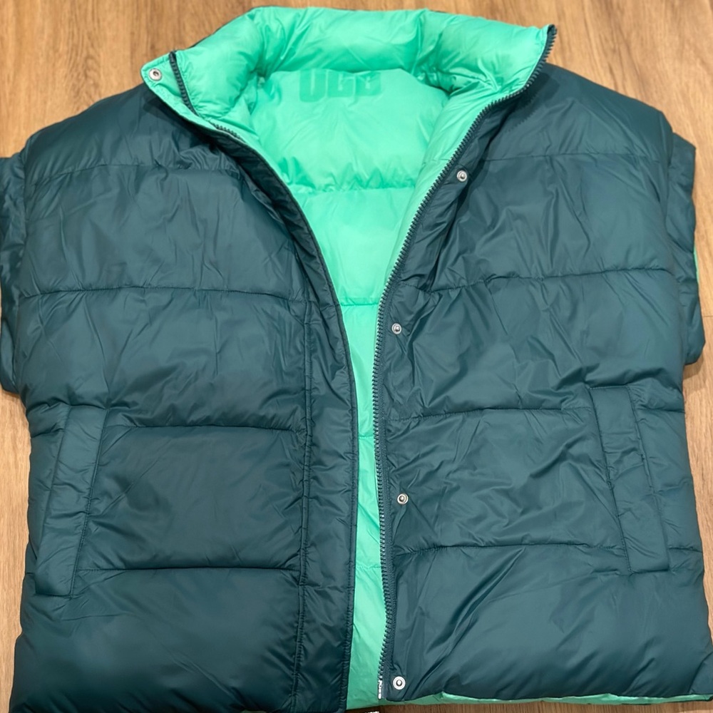 Beautiful UGG sleeveless jacket with tag